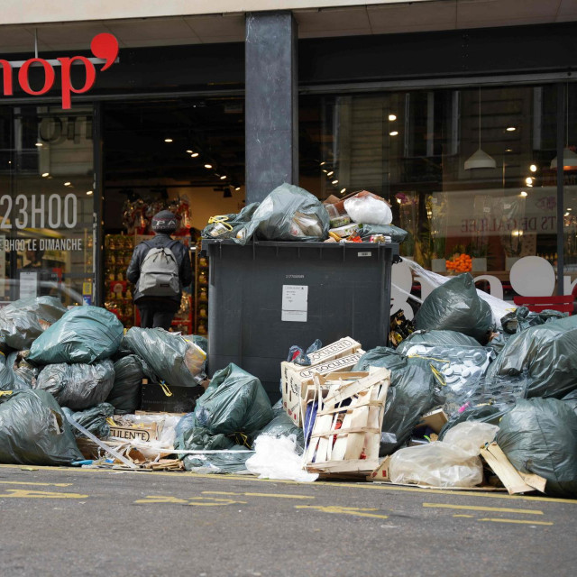Smeće na ulicama Pariza