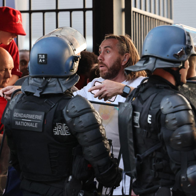 Policija s navijačima Liverpoola