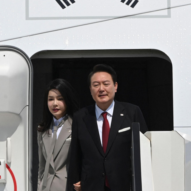 Yoon Suk Yeol i supruga Kim Keon Hee stigli su u Tokio