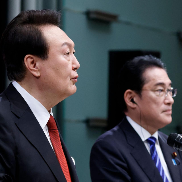 Yoon Suk Yeol i Fumio Kishida