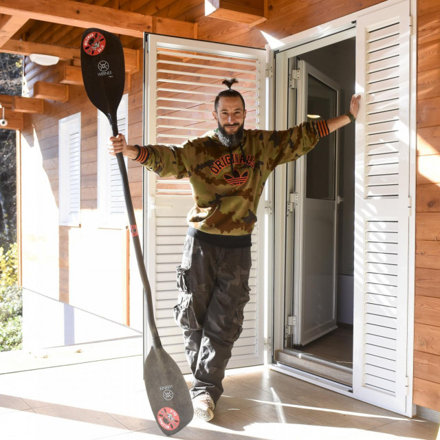 U svom domu pokraj rijeke Mrežnice.