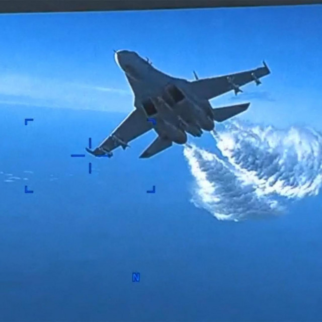 Ruski borbeni zrakoplov Suhoj Su-27 koji je američki dron MQ-9 Reaper iznad Crnog mora ”zalio” gorivom