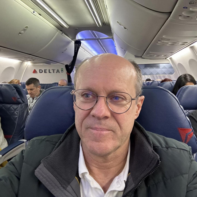 Steve Kirsch u zrakoplovu Delta Airlinesa