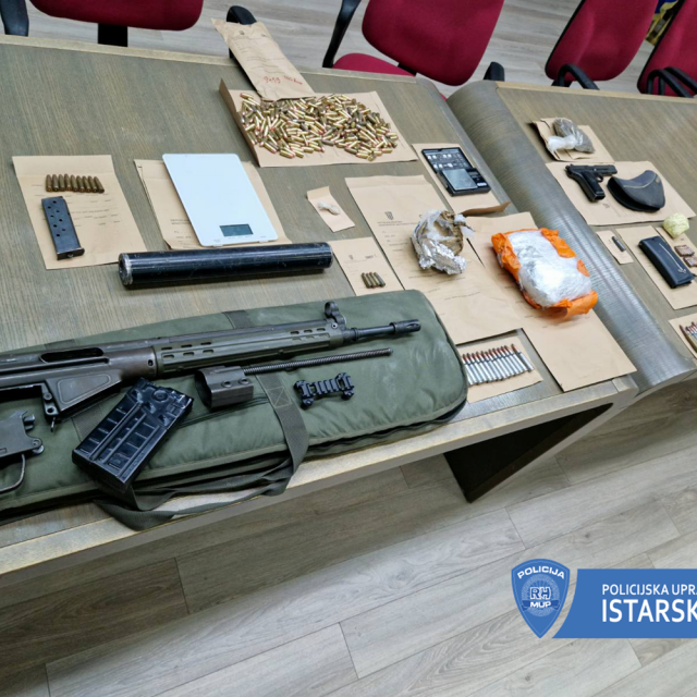 Zapljena droge i oružja u Puli