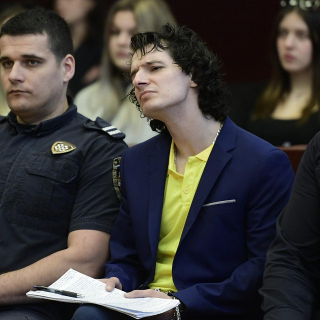 Zavadlav je na sud doveden vezanih ruku i nogu lancima