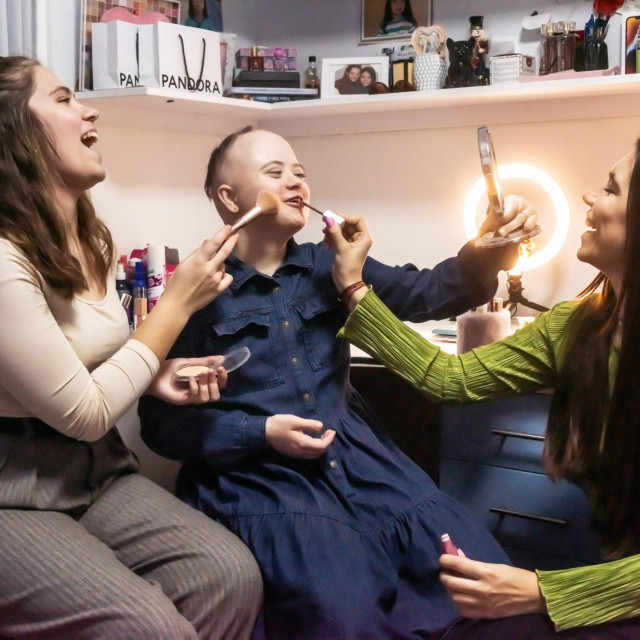 Brunela sa sestrama Magdalenom I Fabijanom