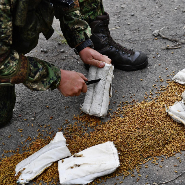 Ilustracija, vrećice s barutom