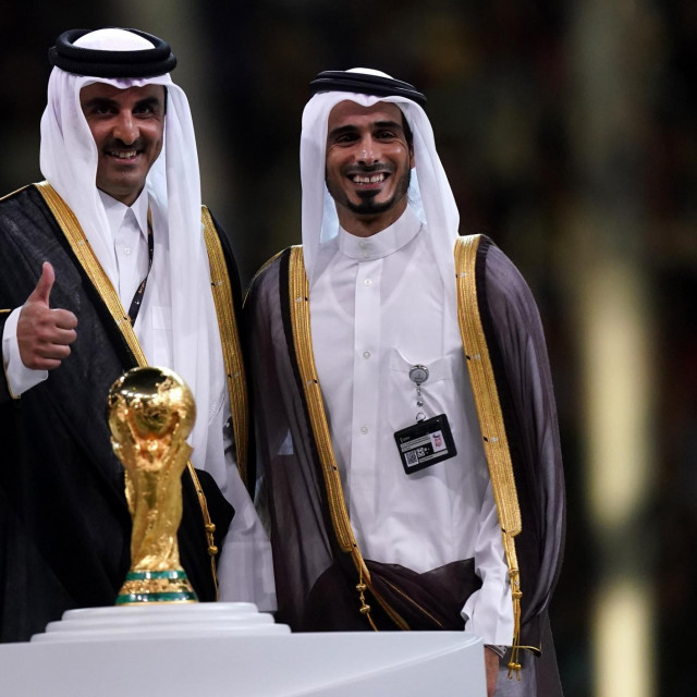 Šeik Jassim Bin Hamad Al Thani (desno)