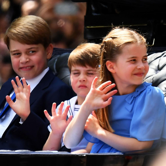 Prinčevi George i Louis, te princeza Charlotte