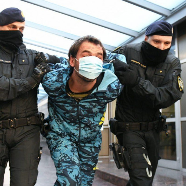 Privođenje Romana Brnade