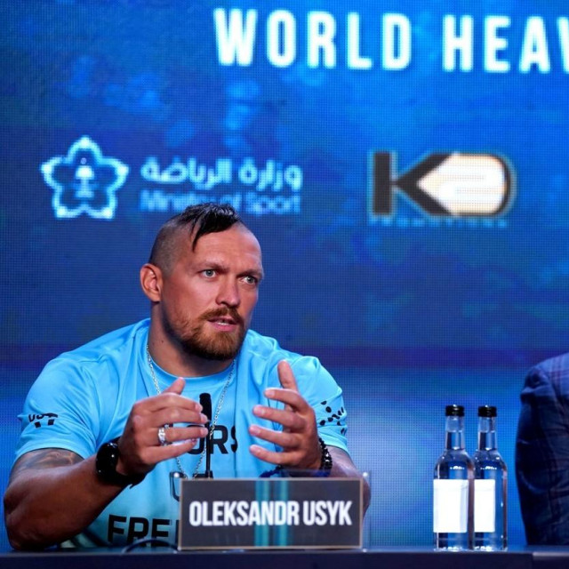 Oleksandr Usyk (lijevo) i Alex Krassyuk (desno)