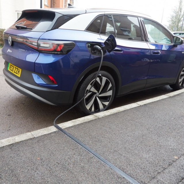 Kerbo Charge punjenje na ulici