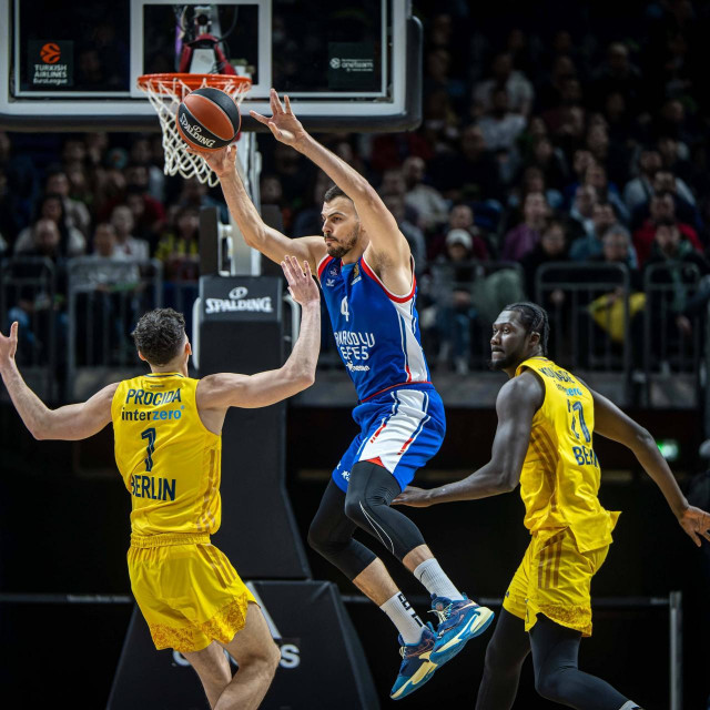 Ante Žižić u dvoboju s Albom