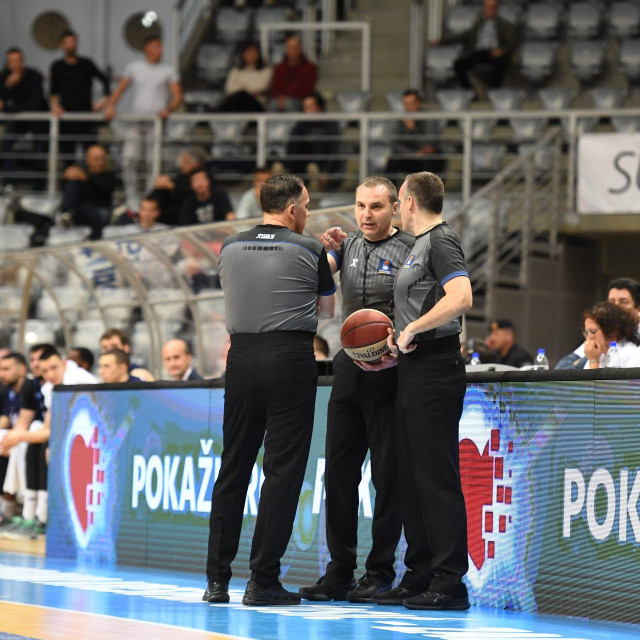 Navijači Zadra izazvali su prekid u susretu protiv Igokee