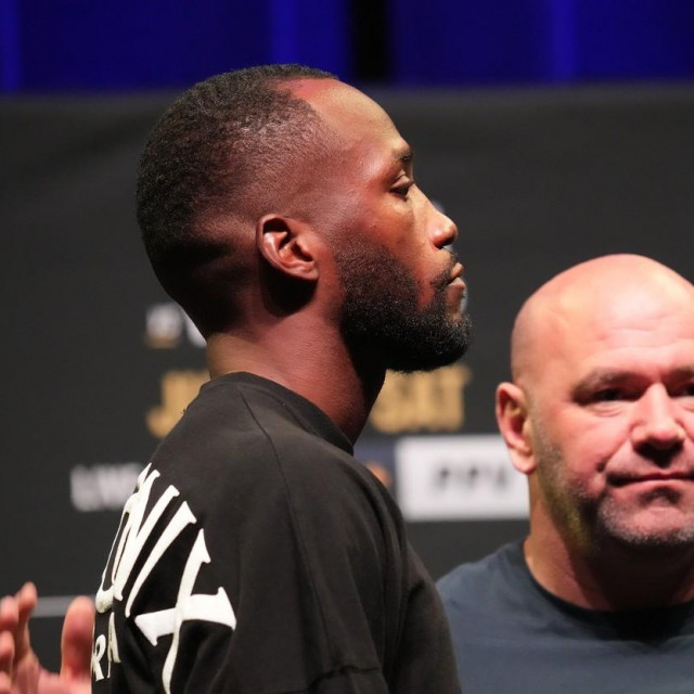 Leon Edwards (lijevo) i Dana White (desno)