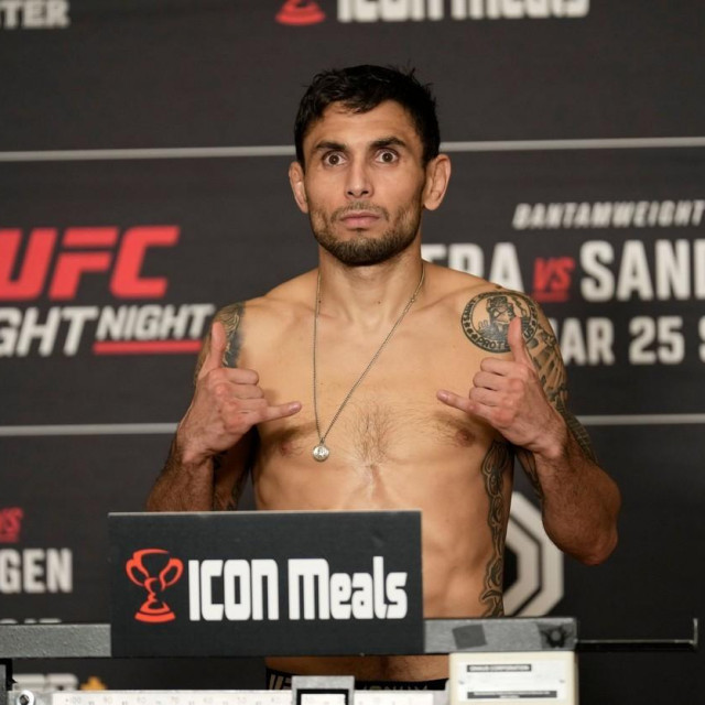 SAN ANTONIO, TX - March 24: Alex Perez steps on the scale for the official weigh-ins at Westin San Antonio North for UFC Fight Night - Vera vs Sandhagen - Weigh-ins on March 24, 2023 in SAN ANTONIO, United States. (Photo by Louis Grasse/PxImages) (Louis Grasse/SPP)
UFC Fight Night - Vera vs Sandhagen - Weigh-ins, Westin San Antonio North, SAN ANTONIO, TX, United States - 24 Mar 2023,Image: 764954512, License: Rights-managed, Restrictions:, Model Release: no, Credit line: Louis Grasse/SPP/Shutterstock Editorial/Profimedia