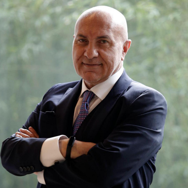 Robert Yksel Yildirim