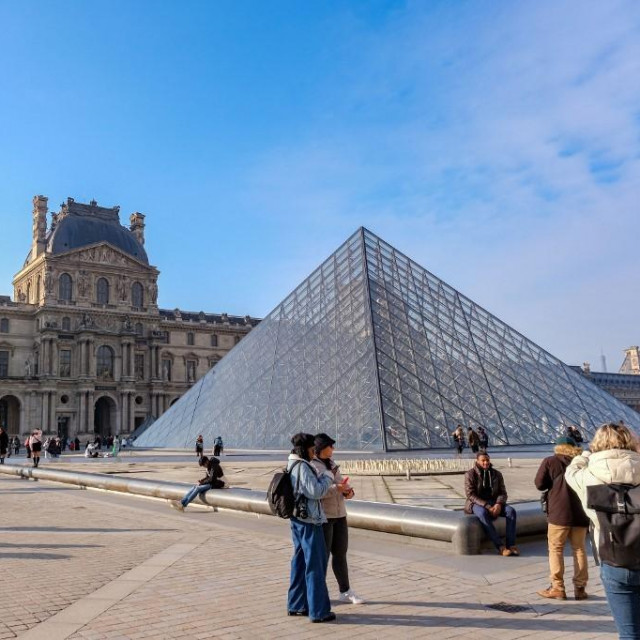 Louvre (arhivska fotografija)