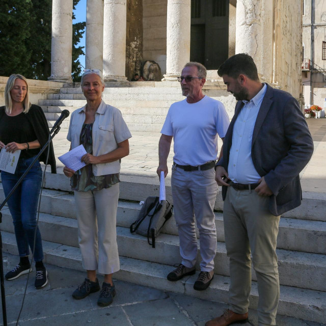 Članovi političke platforme Možemo u Puli