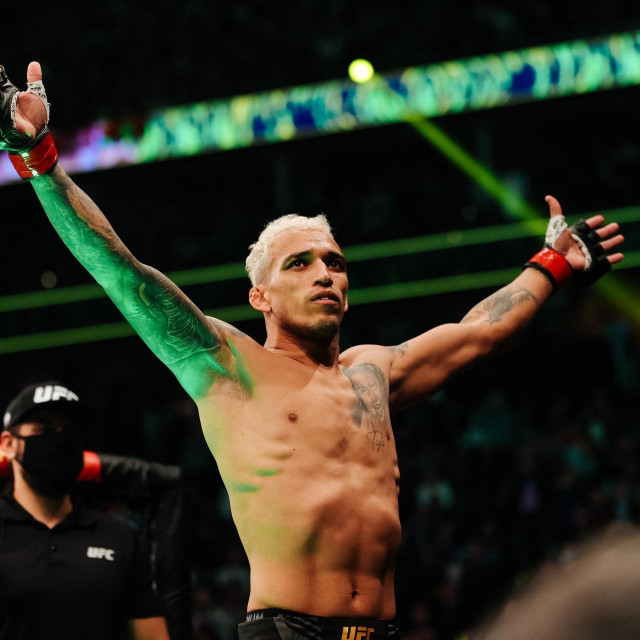  Charles Oliveira