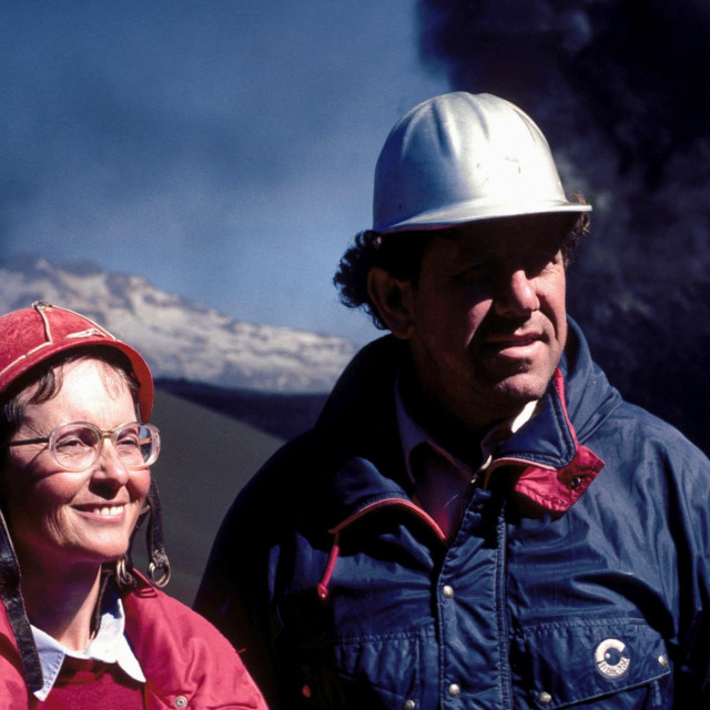  Katia and Maurice Krafft u blizini kratera u Čileu