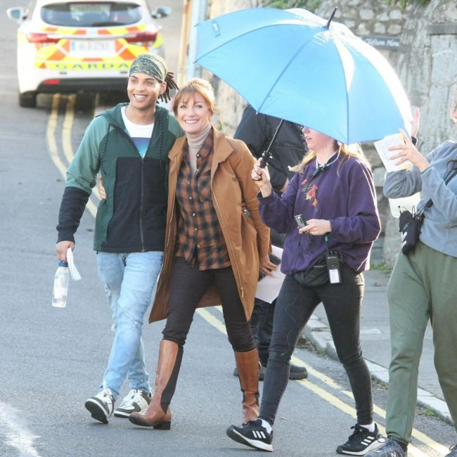 Jane Seymour i Rohan Nedd na setu serije ”Harry Wild”