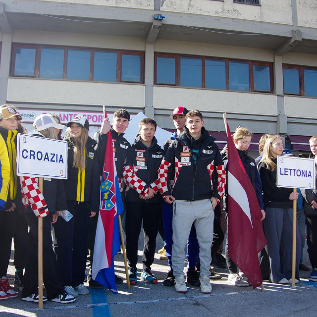 Hrvatska reprezentacija na otvaranju natjecanja u Abetoneu