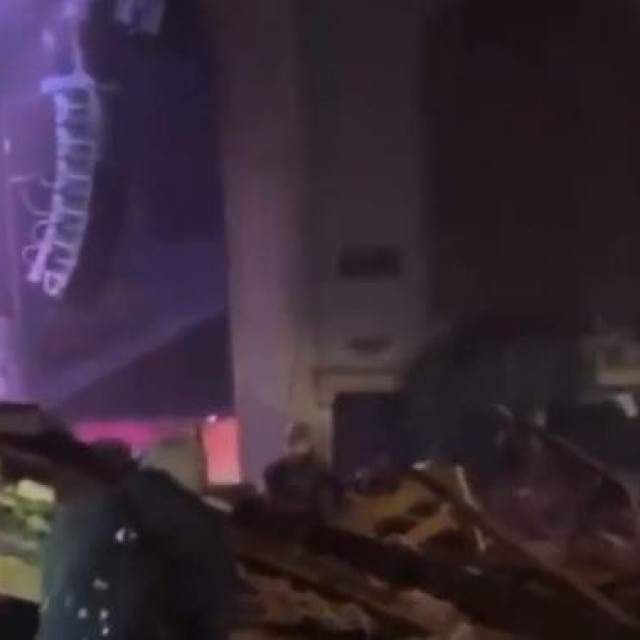 Urušio se krov kazalištu u Illinoisu nakon tornada