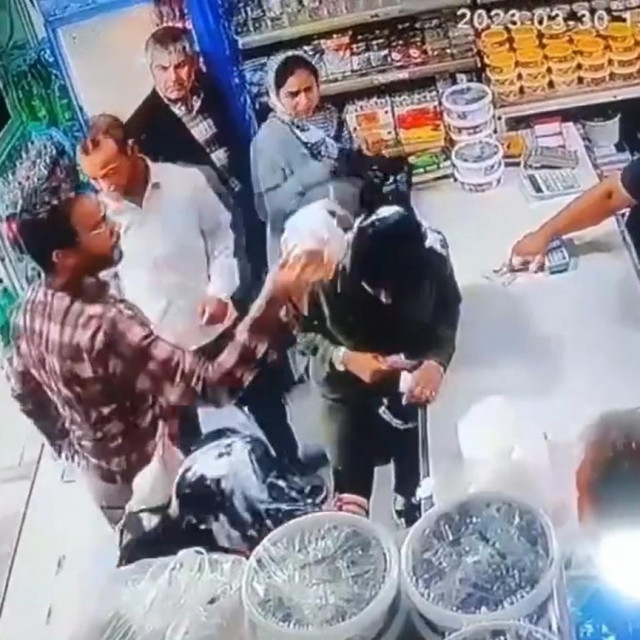 Napad na žene u trgovini u Iranu