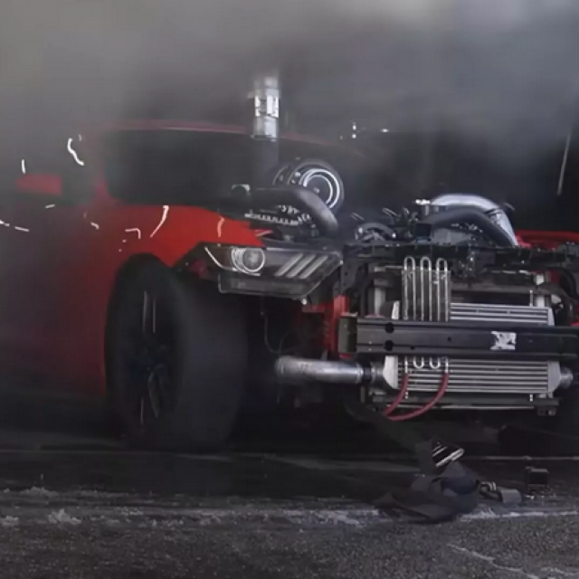 Ford Mustang konverzija