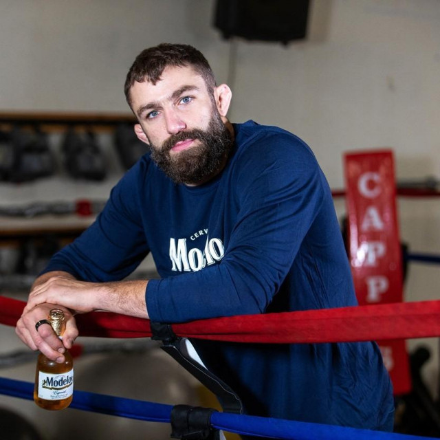 SEATTLE, WASHINGTON - NOVEMBER 07: UFC Mixed Martial Arts fighter and sports analyst Michael Chiesa holds a cold bottle of Modelo Beer while standing in the ring as Modelo, UFC and Rebuilding Together renovate Cappy‘s Boxing Gym on November 07, 2021 in Seattle, Washington. Mat Hayward,Image: 642388167, License: Rights-managed, Restrictions:, Model Release: no, Credit line: Mat Hayward/Getty images/Profimedia