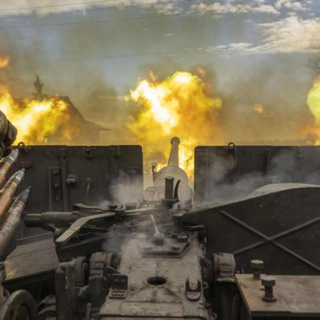 Ukrajinski vojnik na položaju kod Bahmuta