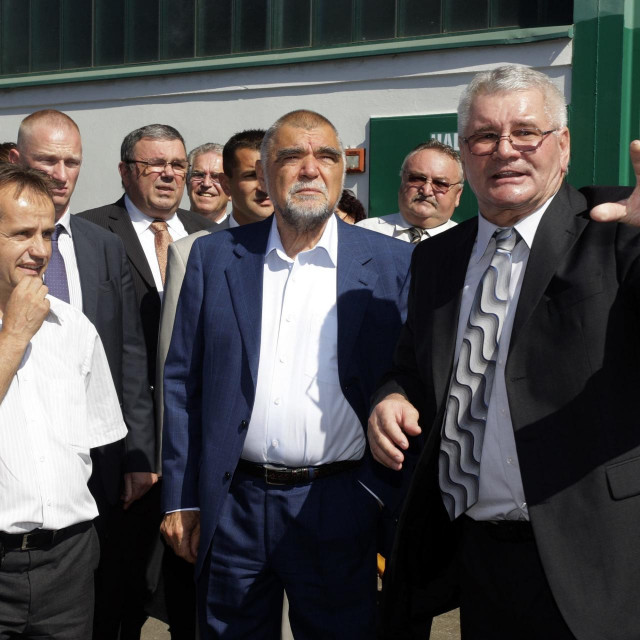 Fotografija iz 2009.: S lijeva Ivica Perhoč, tadašnji međimurski župan, tadašnji predsjednik Stjepan Mesić i Đuro Horvat, vlasnik Tehnixa