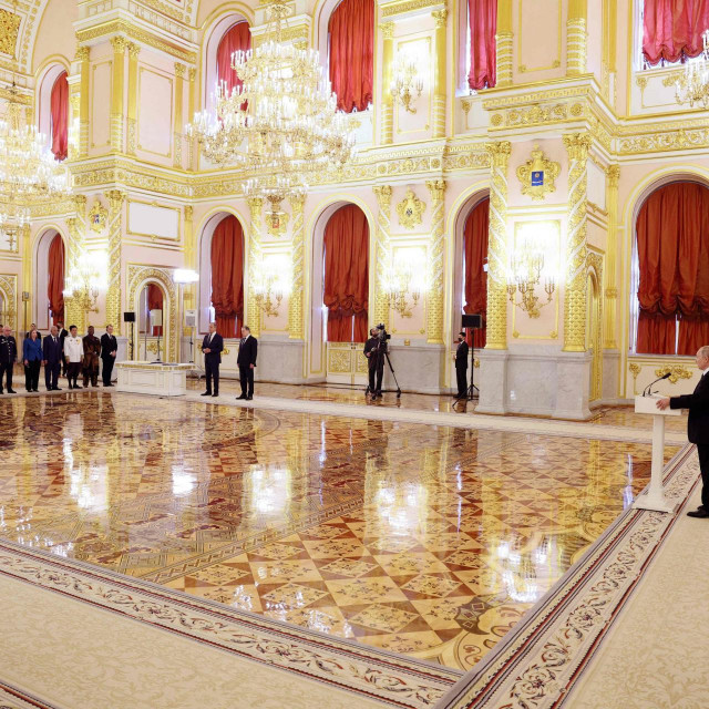 Vladimir Putin prima strane ambasadore