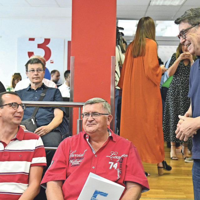 Aktualni riječki gradonačelnik Marko Filipović u opuštenom izdanju sa svojim prethodnikom Vojkom Obersnelom i Željkom Jovanovićem