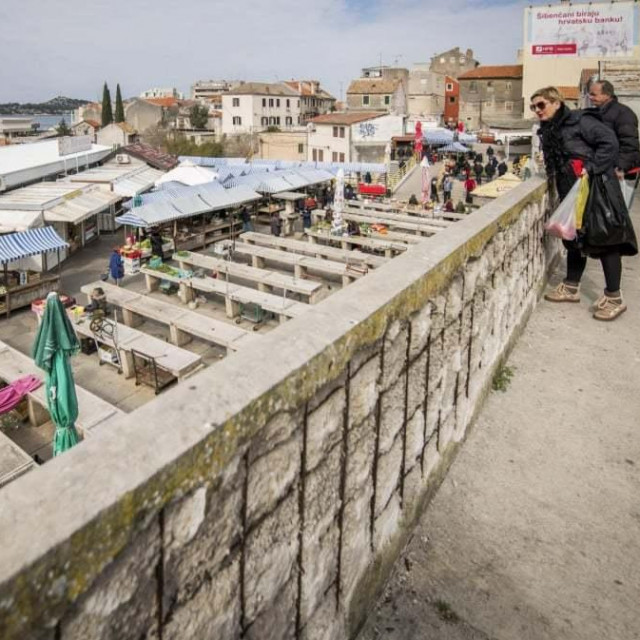 Oronula šibenska tržnica