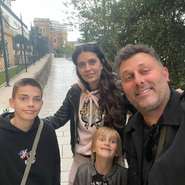 Davor Jurkotić i supruga sa sinovima