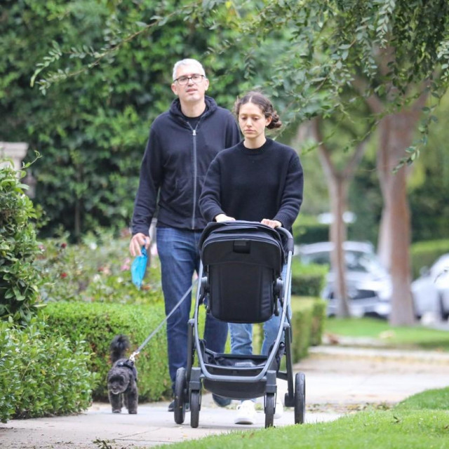 Beverly Hills, CA - *EXCLUSIVE* - Emmy Rossum and her husband Sam Esmail take their baby daughter out on a stroll around Beverly Hills.

BACKGRID USA 26 SEPTEMBER 2021,Image: 634552356, License: Rights-managed, Restrictions:, Model Release: no, Pictured: Emmy Rossum, Credit line: SPOT/BACKGRID/Backgrid USA/Profimedia