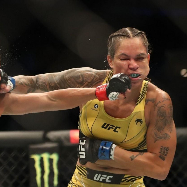 Julianna Pena i Amanda Nunes