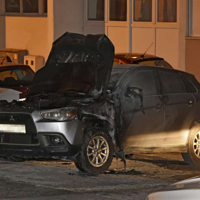 Opožareni automobil

 