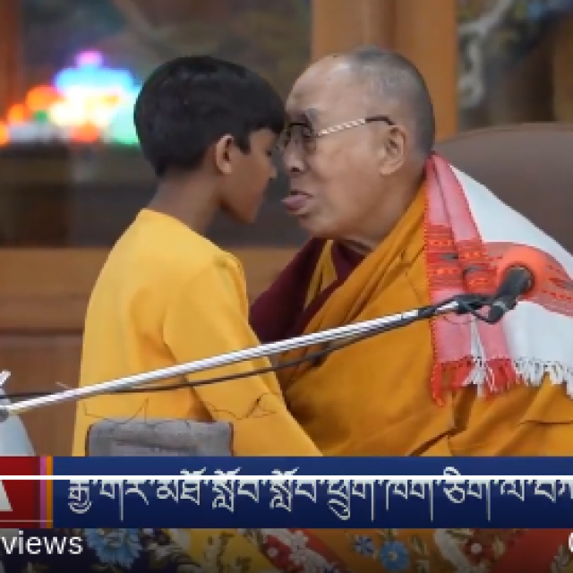 Dalaj Lama i dječak