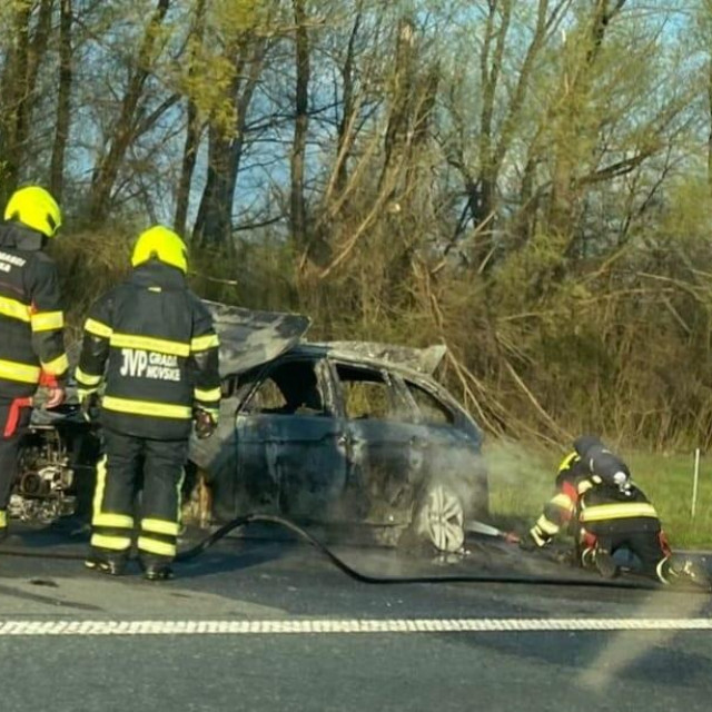 Požar na vozilu između Okučana i Novske