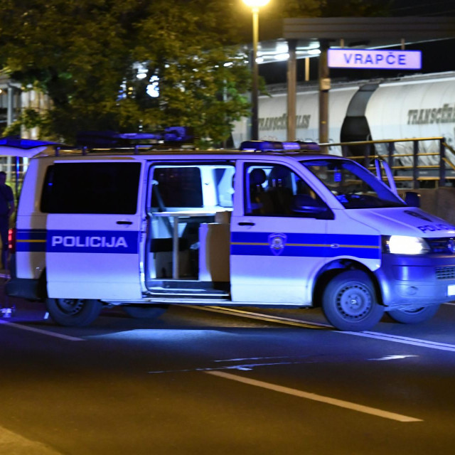 Policija na Aleji Bologne, ilustracija