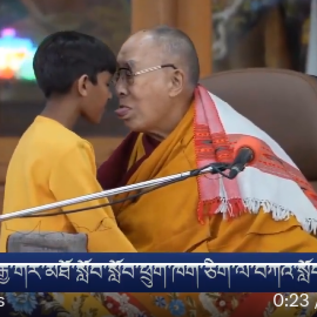 Dalaj Lama i dječak