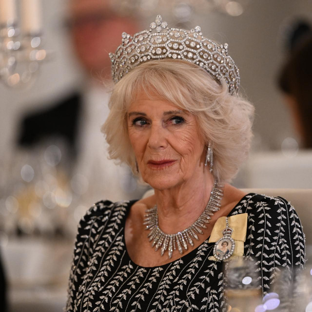 Više nije kraljica supruga već samo kraljica