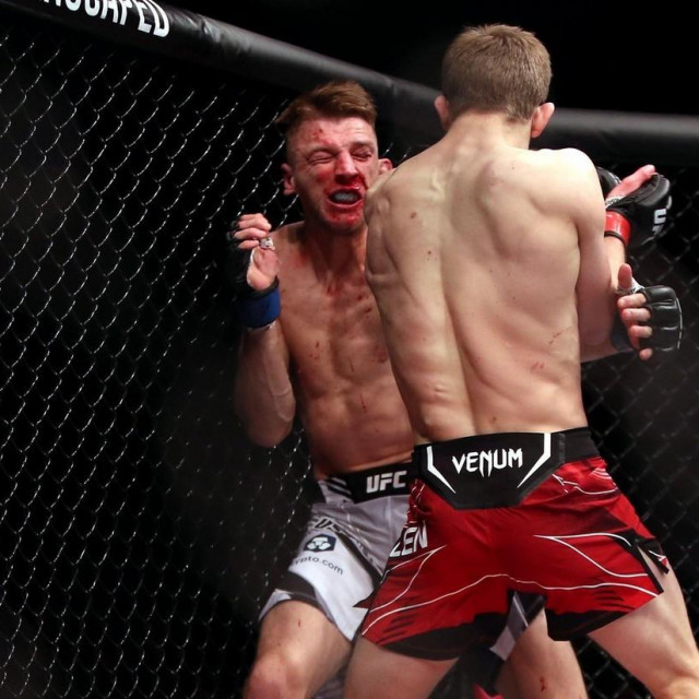 Dan Hooker (lijevo) vs. Arnold Allen