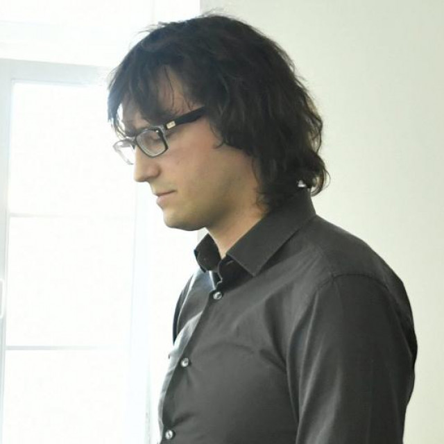 Josip Kerum; u krugu: zaplijenjena droga