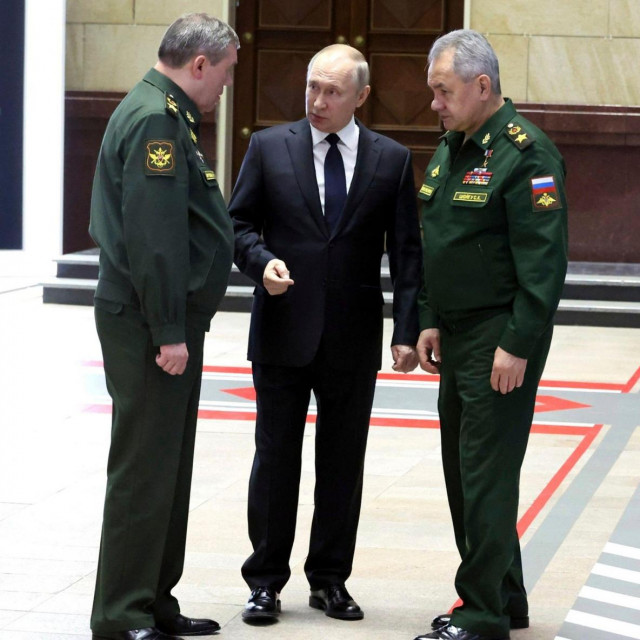 Načelnik ruskog Glavnog stožera Valerij Gerasimov, predsjednik Ruske Federacije Vladimir Putin i ministar obrane Ruske Federacije Sergej Šojgu
