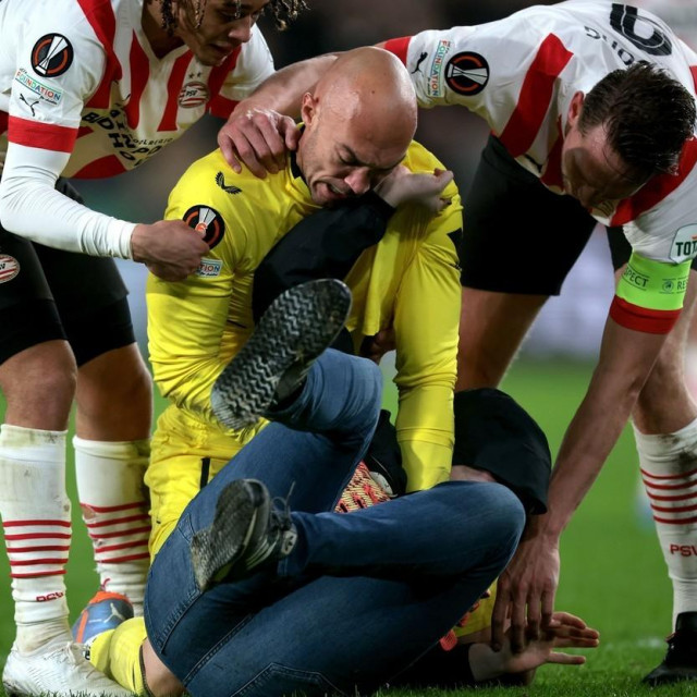 Marko Dmitrović uspio je svladati uljeza