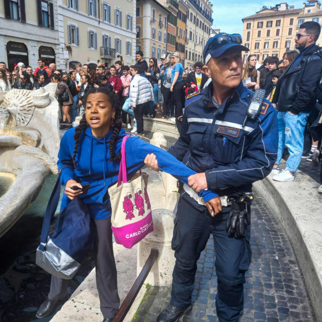 Privođenje pripadnika skupine Ultima Generazione